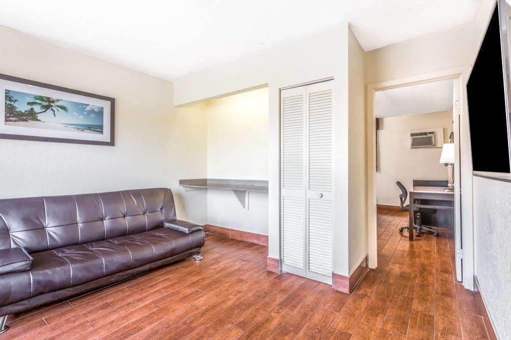 Econo Lodge Inn & Suites Florida City Ngoại thất bức ảnh