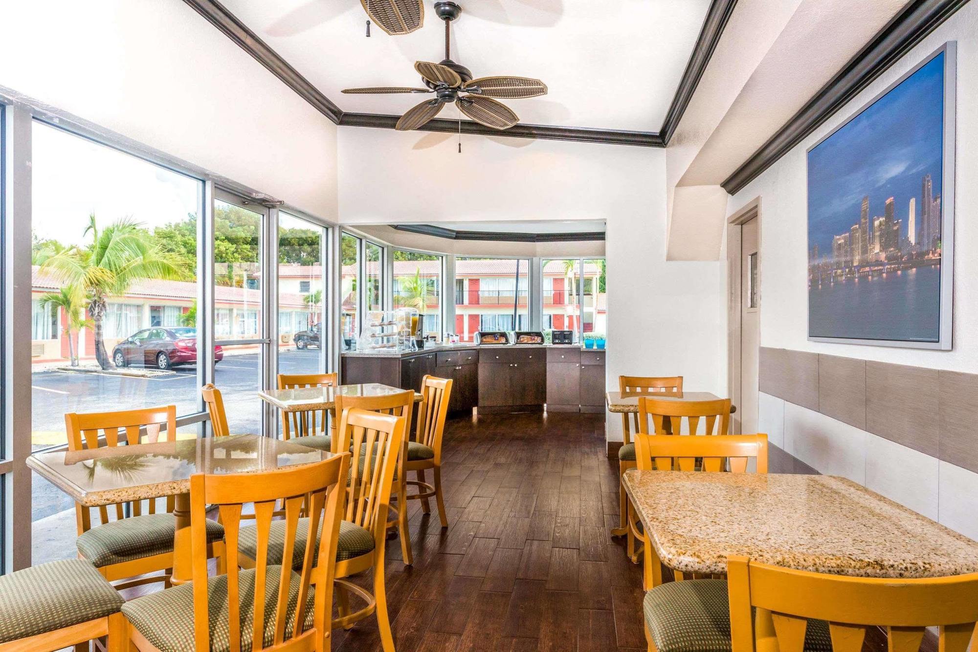 Econo Lodge Inn & Suites Florida City Ngoại thất bức ảnh
